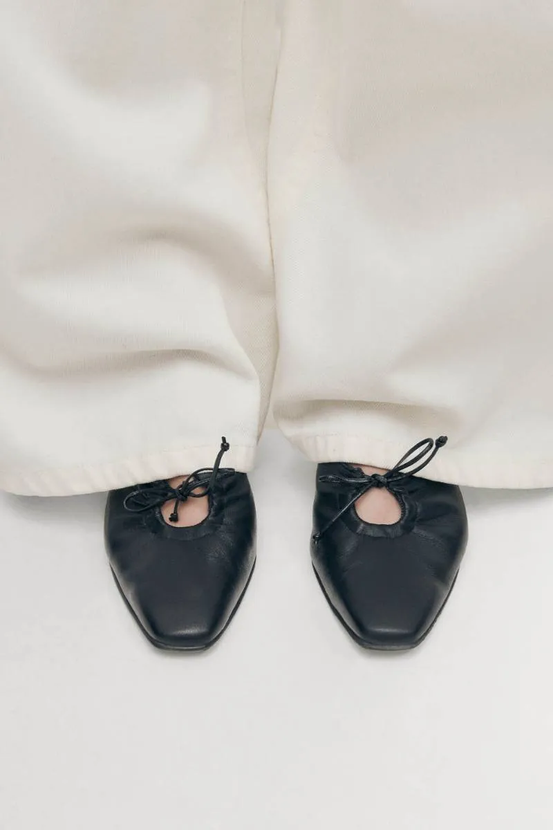 AMAR LEATHER MULES IN BLACK