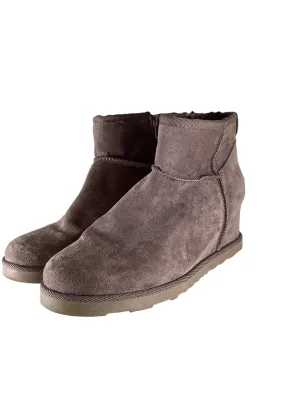 Boots Ankle Flats By Clothes Mentor In Brown, Size: 8.5