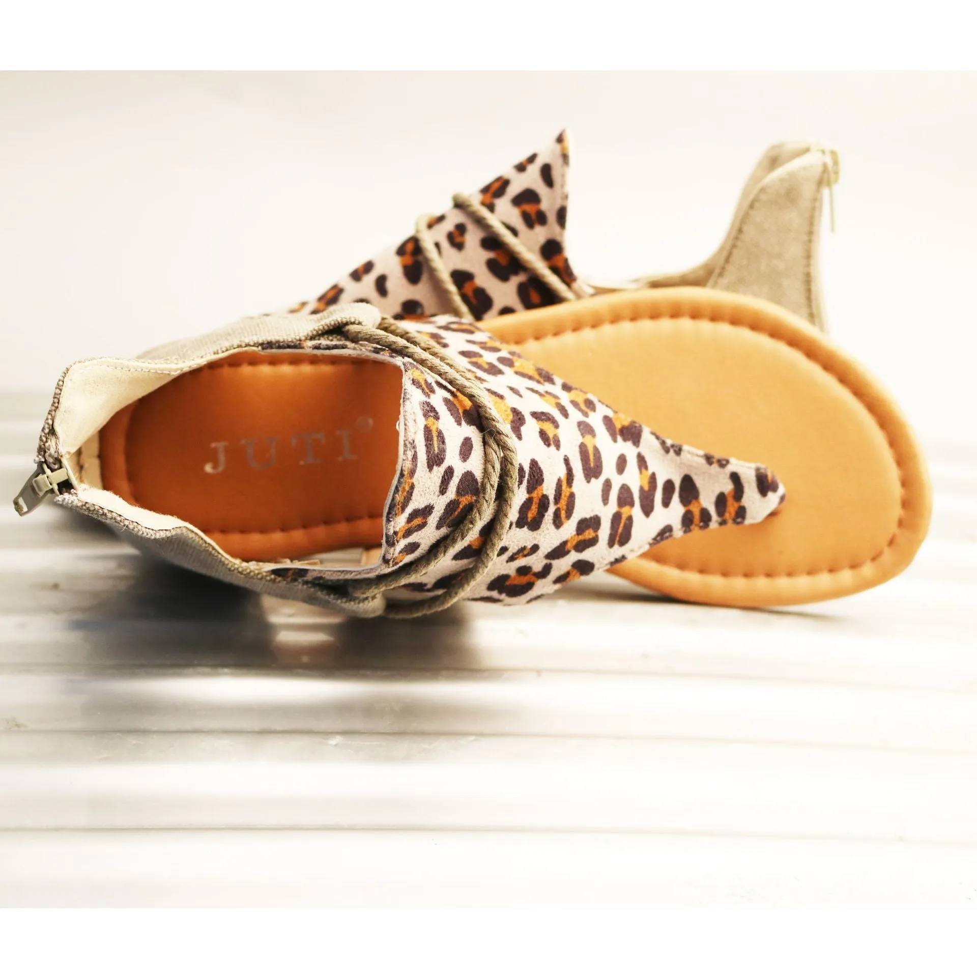 Chicvane Leopard Print Flip Flops Sandals Zipper Flat Sandals