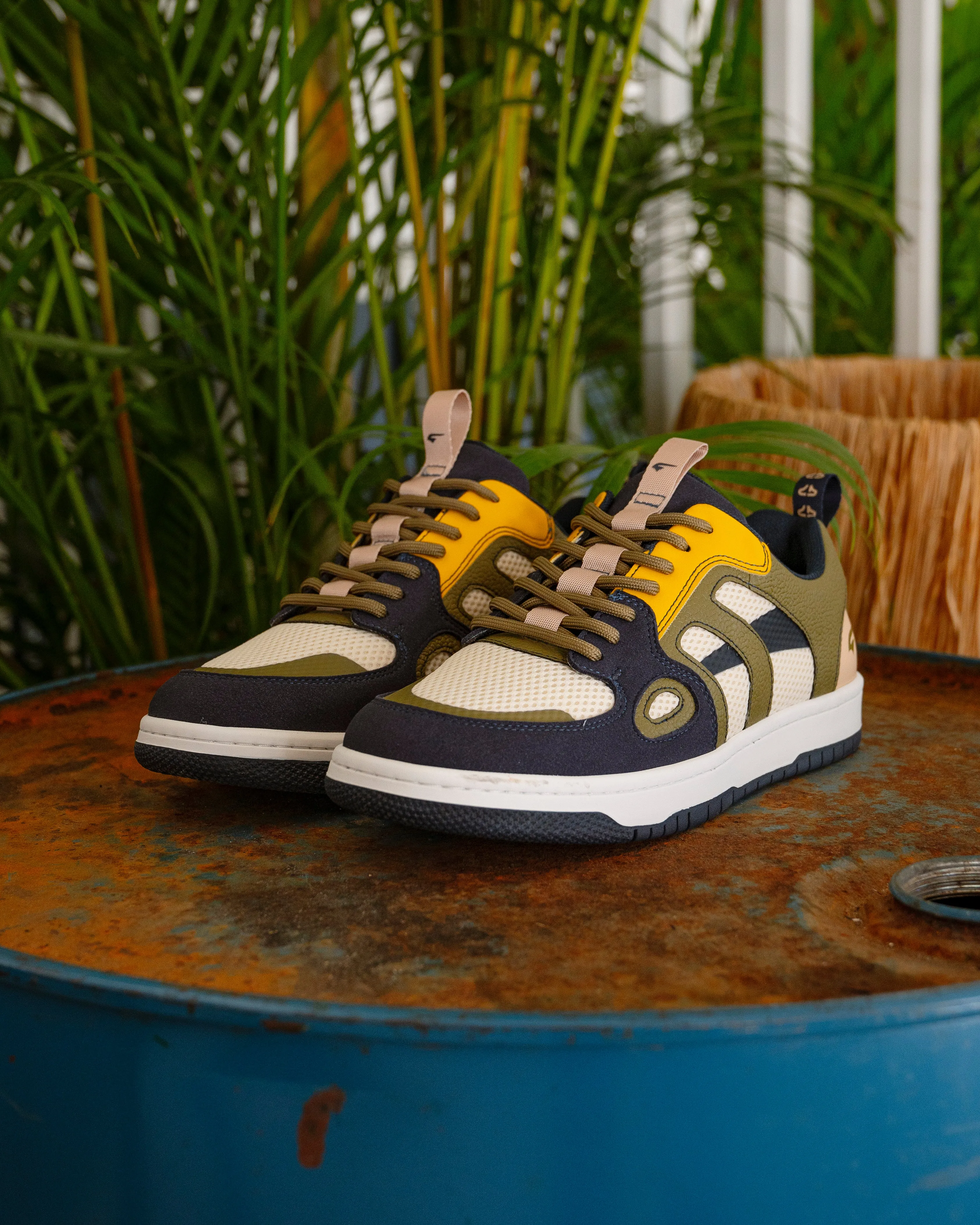 G7 X Blac Leaf  Signature Eurus Sneaker