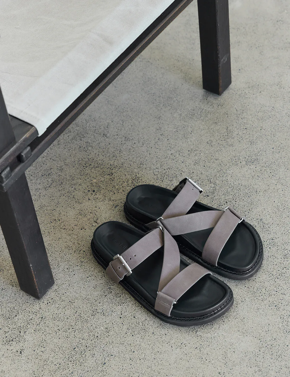 La Tribe: Aki Slide - Stone