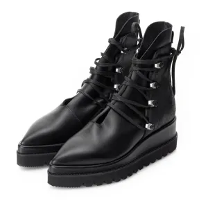 Loveable black leather booties
