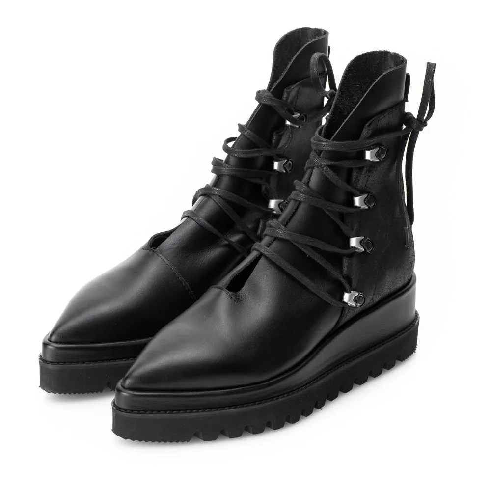 Loveable black leather booties