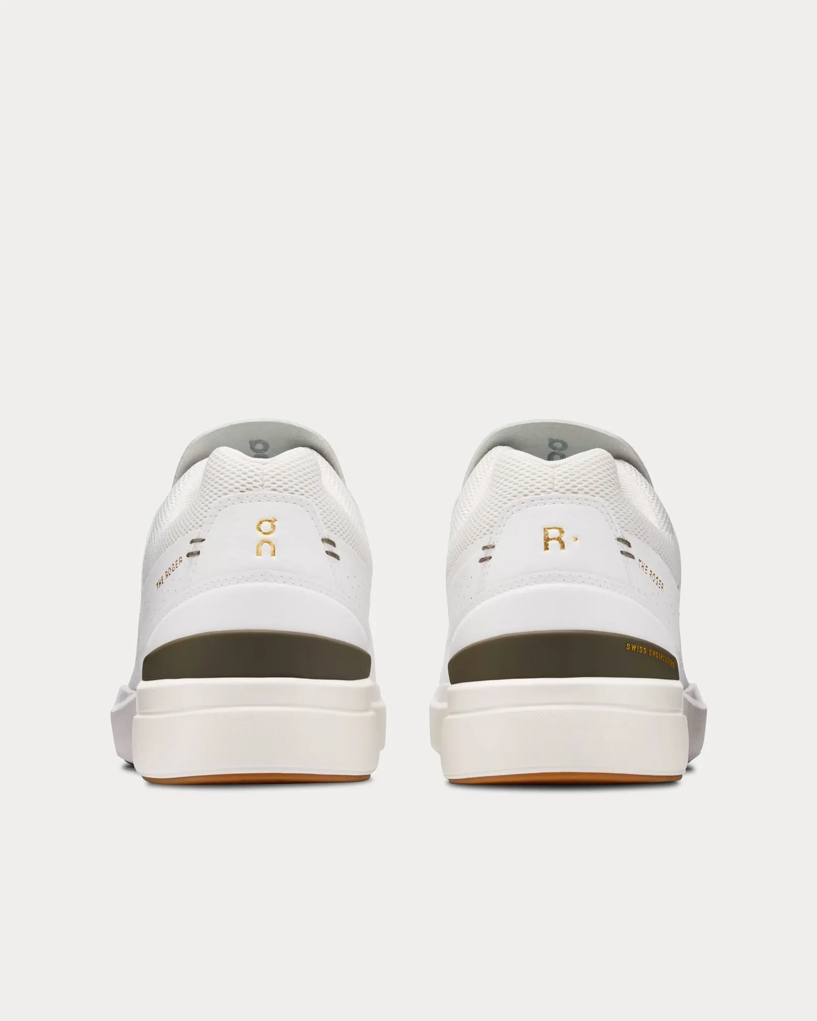 The Roger Centre Court White / Olive Low Top Sneakers